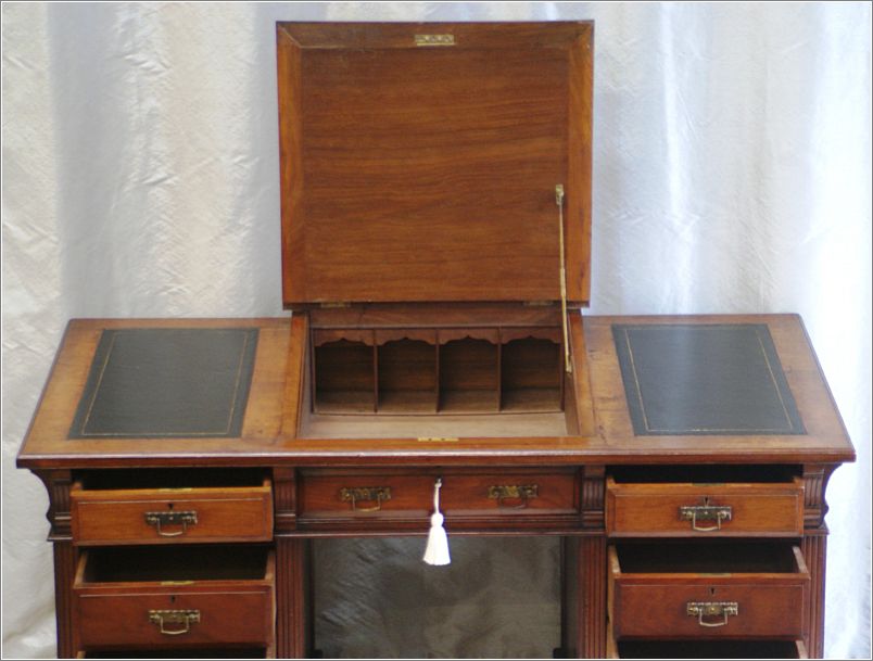 4032 Antique Walnut Dickens Desk (5)